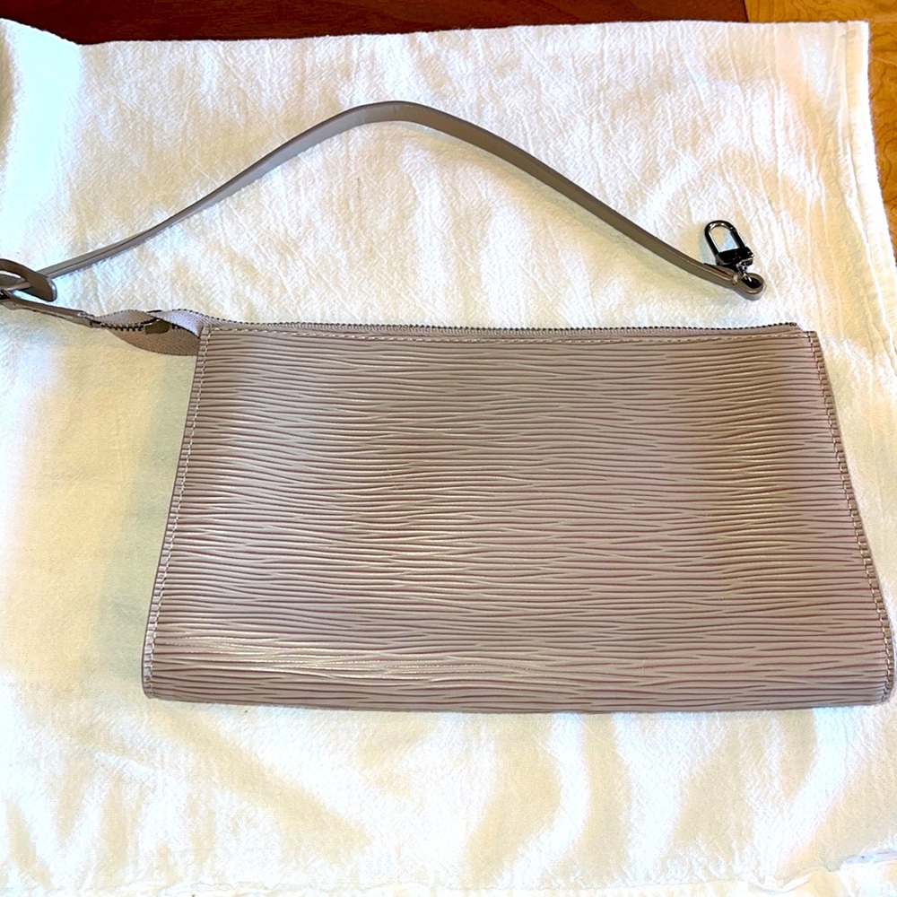 Women’s Louis Vuitton pouch with strap — lavender/gray